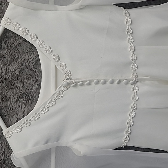 Elegant White Flower Girl/ Communion Dress with Flowing Sleeves Size 6 - Picture 8 of 12